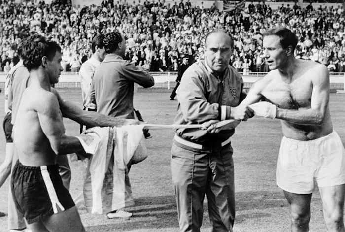 1966-alf-ramsey-george-cohen-alberto-gonzalez.jpg